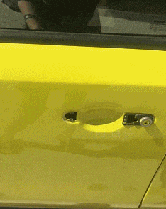 GIF趣图: 这就是拧不开瓶盖的小公主吗